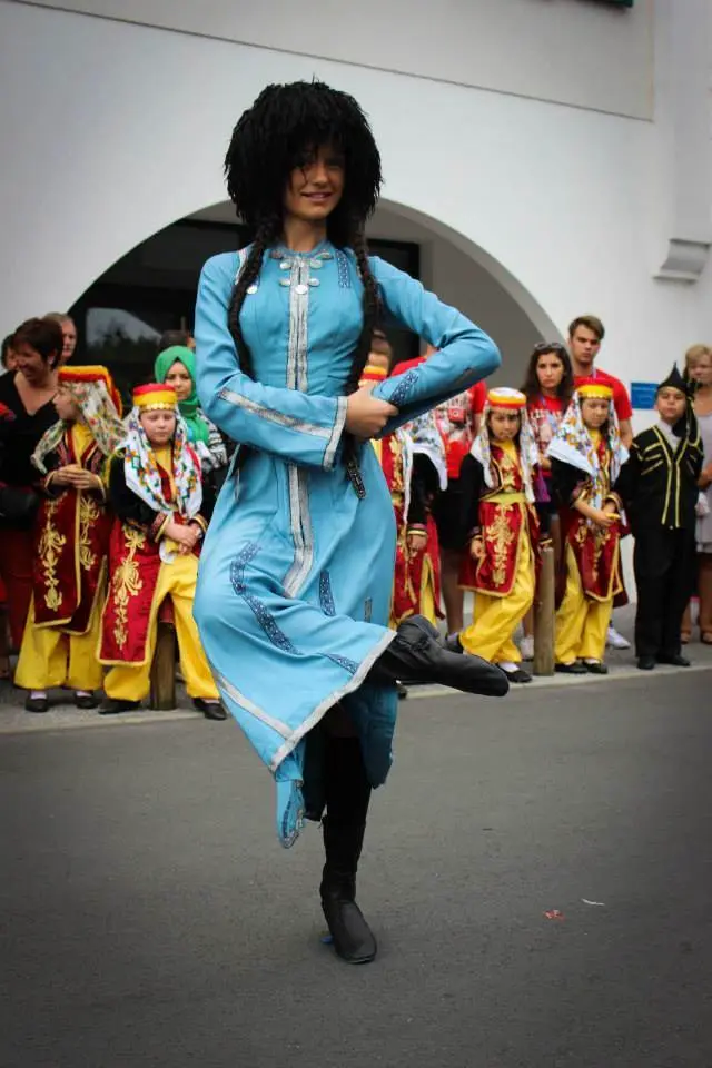 gauargi-enfant-danse-espelette-international-folklore