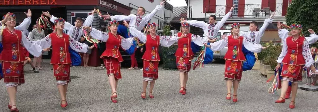 evenement-danse-enfant-monde-espelette-folklorique
