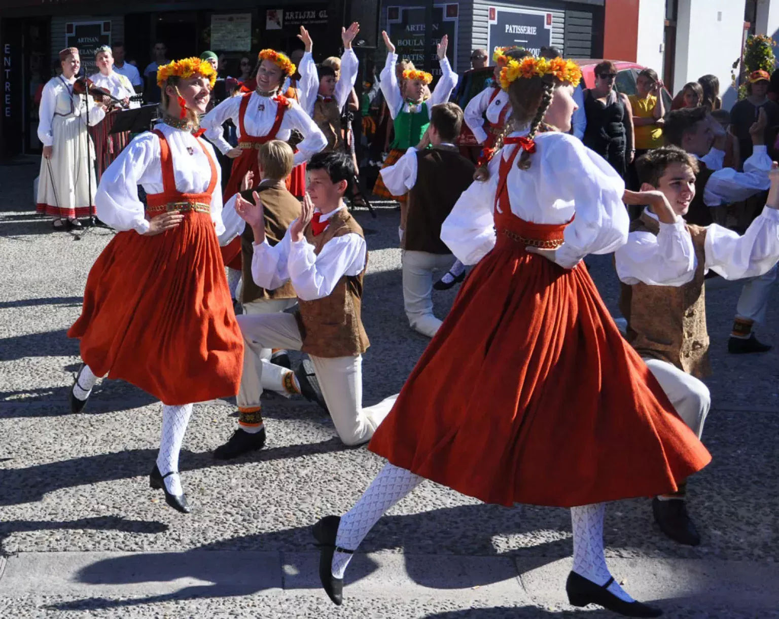gauargi-danse-costume-tradition-espelette-enfant