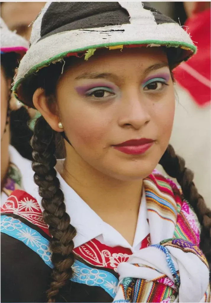 gauargi-evenement-costume-folklore-enfant-danse-tradition-international