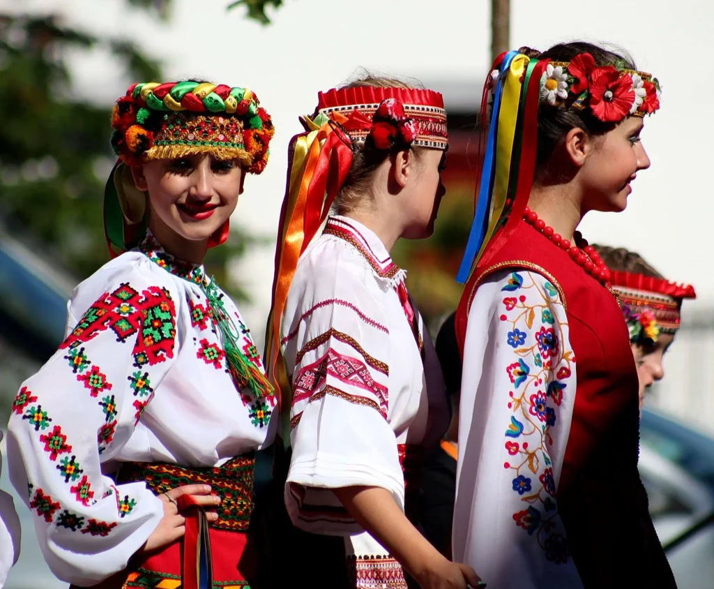 tradition-danse-enfant-folklore-evenement-gauargi-espelette-costume